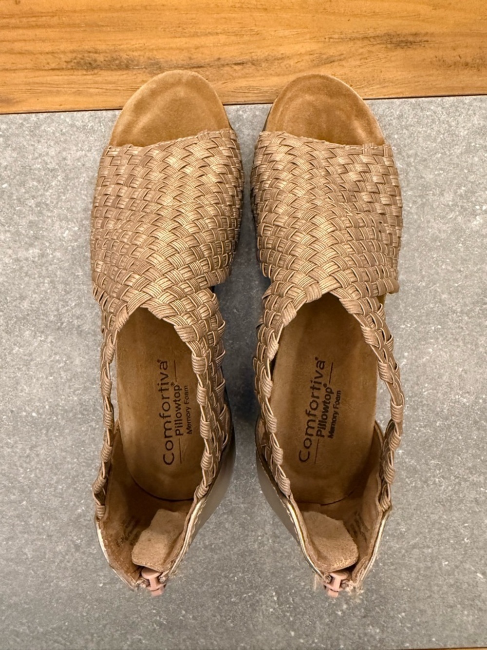 Comfortiva Alesha Metallic Woven Wedge Sandals Bronze Gold 6.5 NIB - Picture 6 of 12